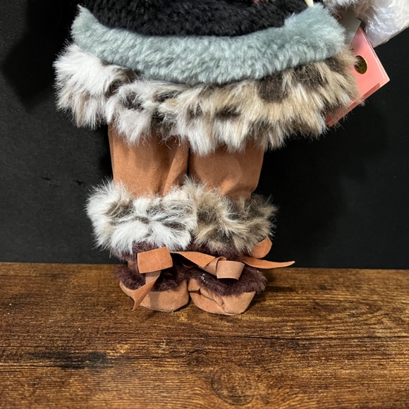 TRADITIONS DOLL COLLECTION 13" Nutik Eskimo Porcelain Doll - Picture 8 of 9